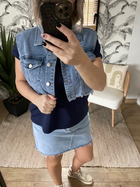 Tee-shirt bleu marine avec coeur doré – Image 2