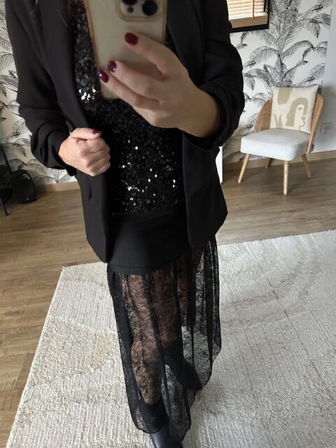Jupe longue noire en dentelle – Image 2