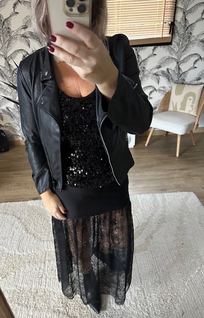 Jupe longue noire en dentelle